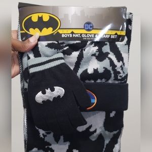 DC Comics Batman Boys 3 Piece Winter Set Beanie Gloves Scarf Black Gray Camo New